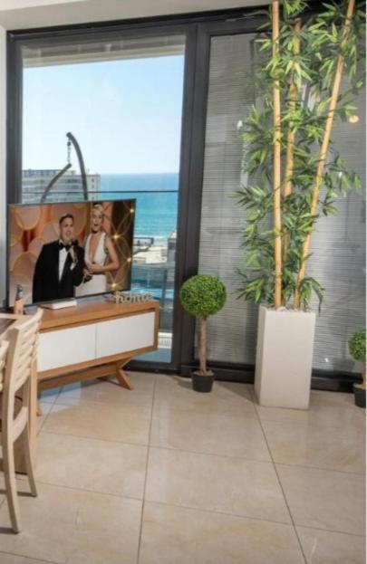 Bat Yam Luxery 5Br Sea View Suite Bagian luar foto